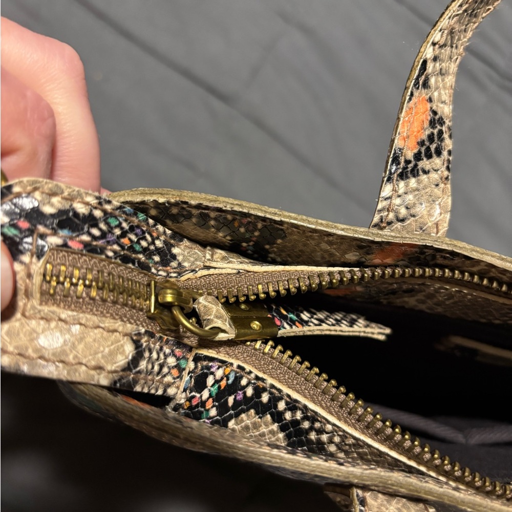 MADEWELL Zip-Top Small Leather Snake Embossed Crossbody Shoulder Tote - Picture 3 of 7